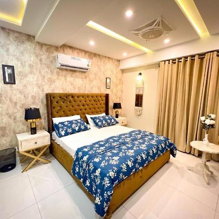 Eiffel Luxury Apartments Lahore Exteriör bild
