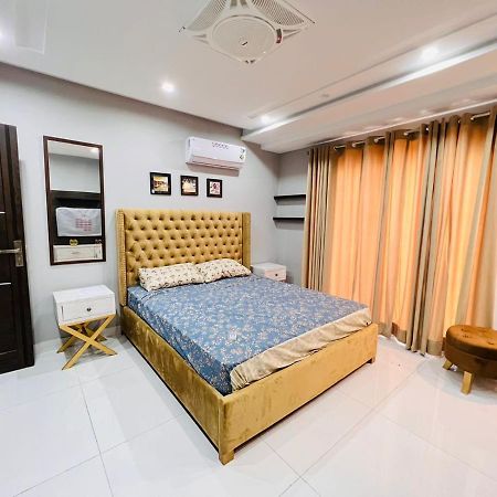 Eiffel Luxury Apartments Lahore Exteriör bild