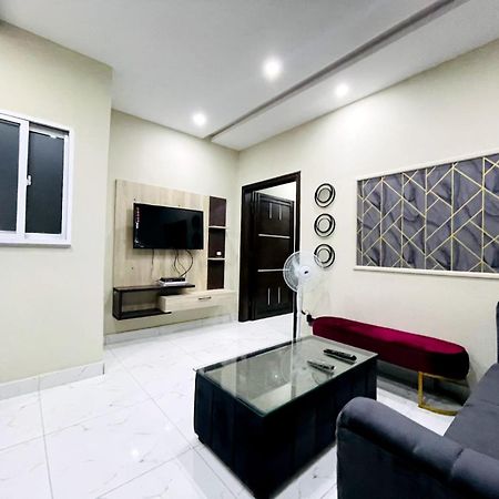 Eiffel Luxury Apartments Lahore Exteriör bild