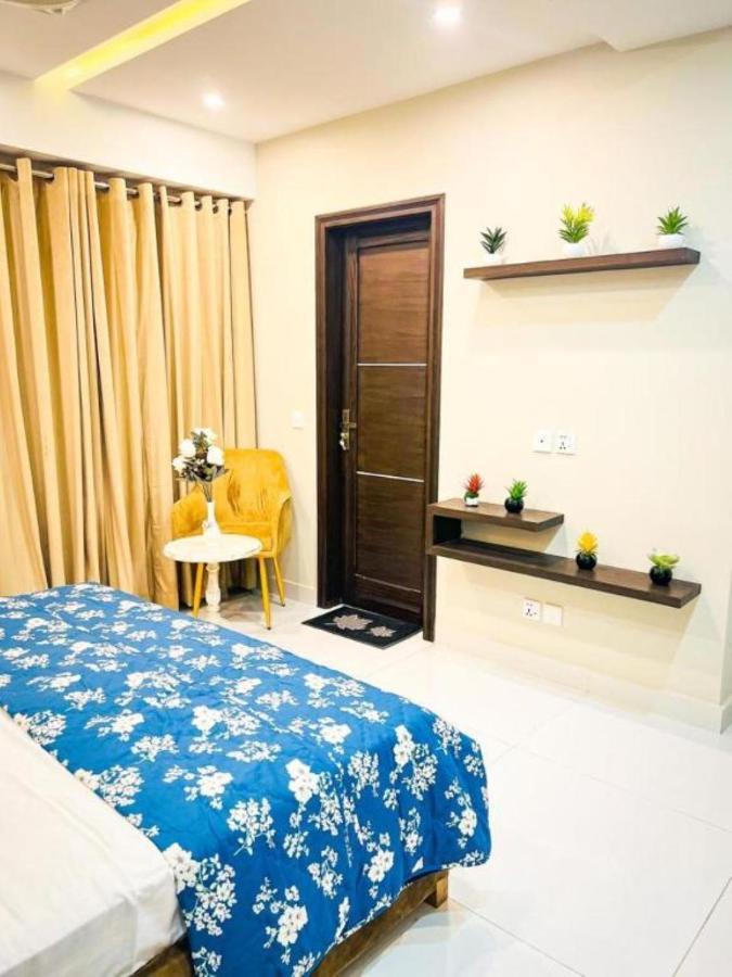 Eiffel Luxury Apartments Lahore Exteriör bild