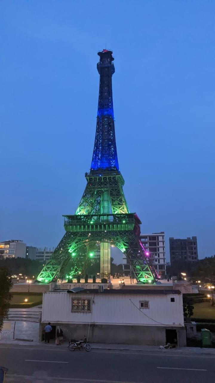 Eiffel Luxury Apartments Lahore Exteriör bild