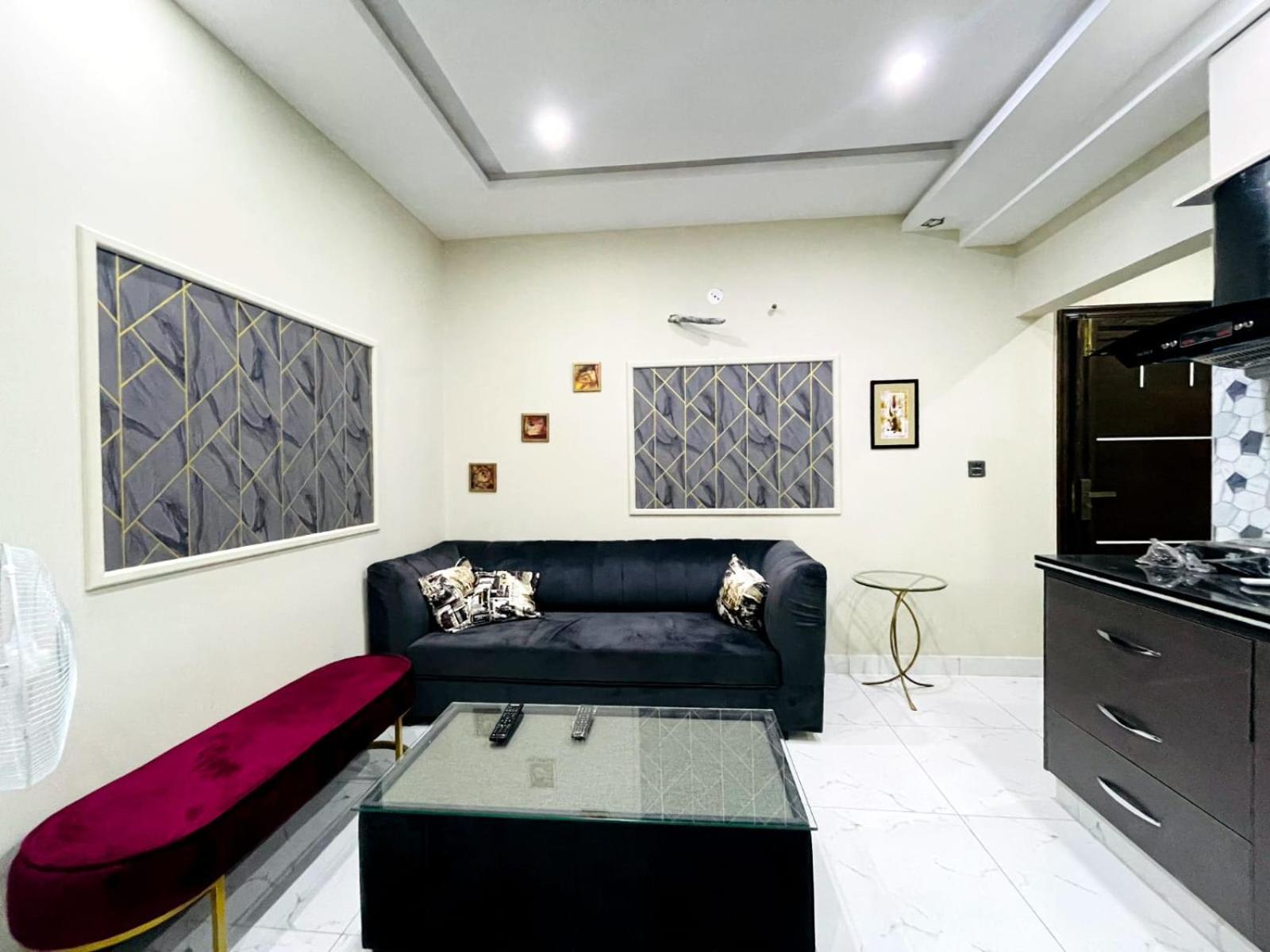 Eiffel Luxury Apartments Lahore Exteriör bild