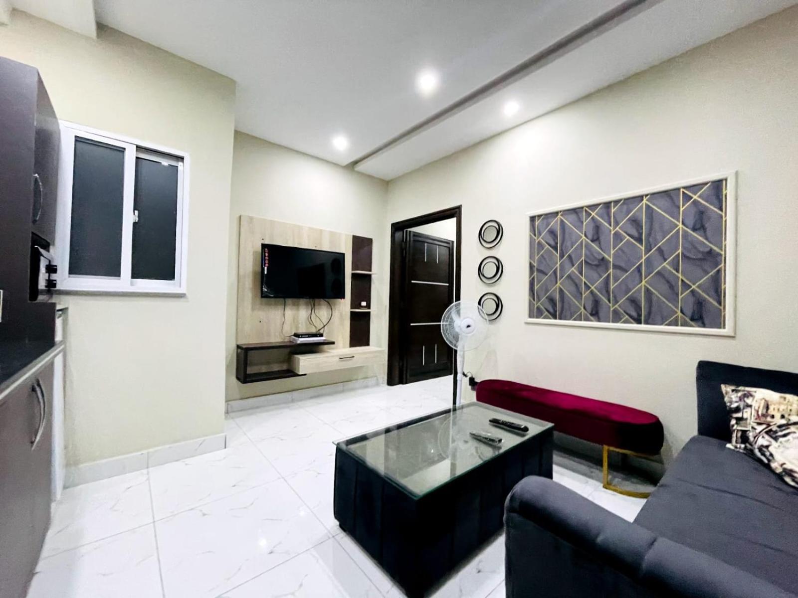 Eiffel Luxury Apartments Lahore Exteriör bild